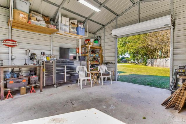 2 Adkinson Dr, Pensacola, FL 32506