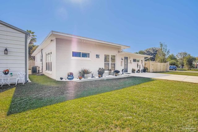 2 Adkinson Dr, Pensacola, FL 32506