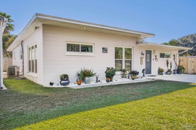 2 Adkinson Dr, Pensacola, FL 32506