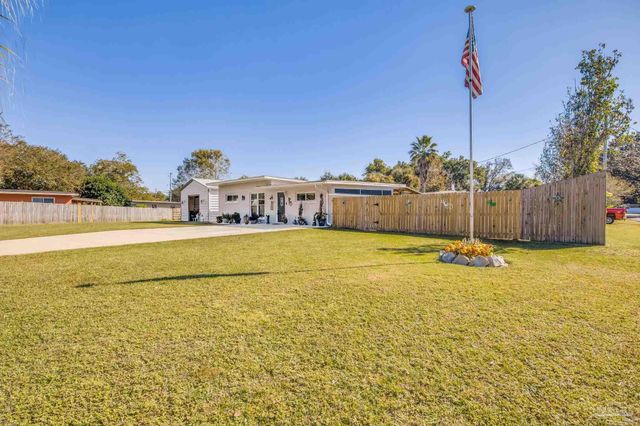 2 Adkinson Dr, Pensacola, FL 32506