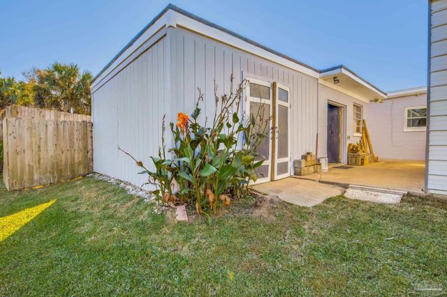 2 Adkinson Dr, Pensacola, FL 32506