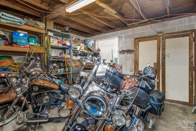 2 Adkinson Dr, Pensacola, FL 32506