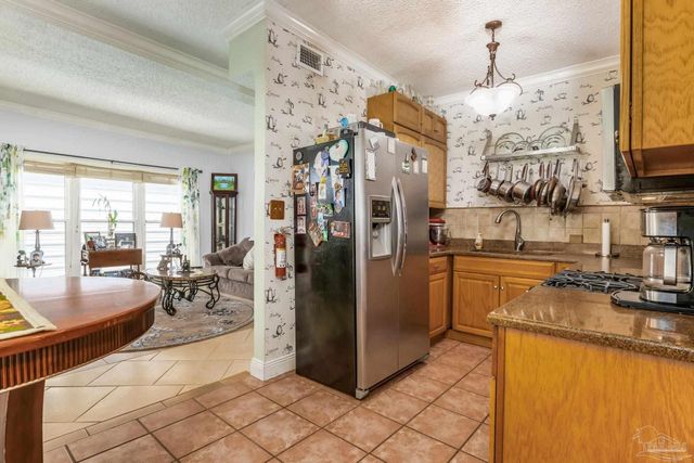 2 Adkinson Dr, Pensacola, FL 32506