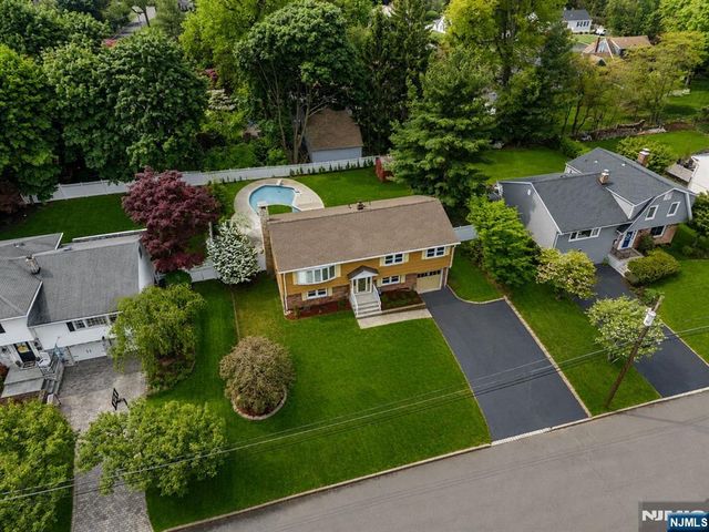 230 Orchard Drive, Mahwah, NJ 07430