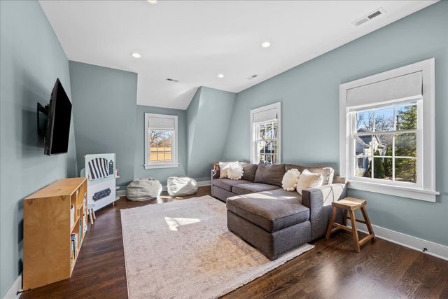 111 Park Avenue, Wilmette, IL 60091