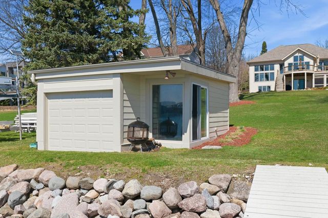 N26W30183 Maple AVENUE, Pewaukee, WI 53072