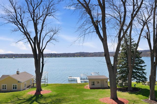 N26W30183 Maple AVENUE, Pewaukee, WI 53072