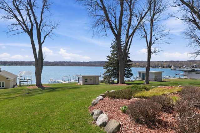 N26W30183 Maple AVENUE, Pewaukee, WI 53072