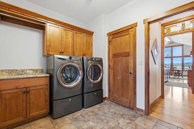 N26W30183 Maple AVENUE, Pewaukee, WI 53072