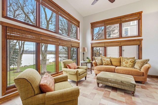 N26W30183 Maple AVENUE, Pewaukee, WI 53072