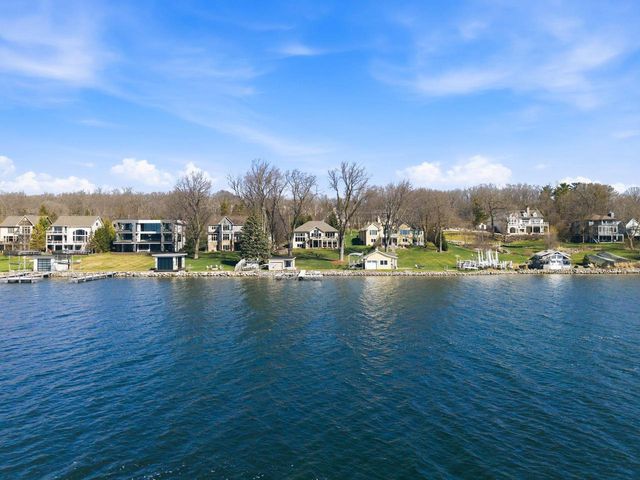 N26W30183 Maple AVENUE, Pewaukee, WI 53072