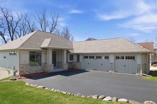 N26W30183 Maple AVENUE, Pewaukee, WI 53072