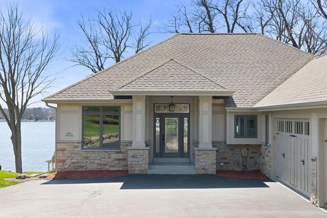N26W30183 Maple AVENUE, Pewaukee, WI 53072