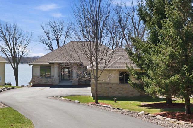 N26W30183 Maple AVENUE, Pewaukee, WI 53072