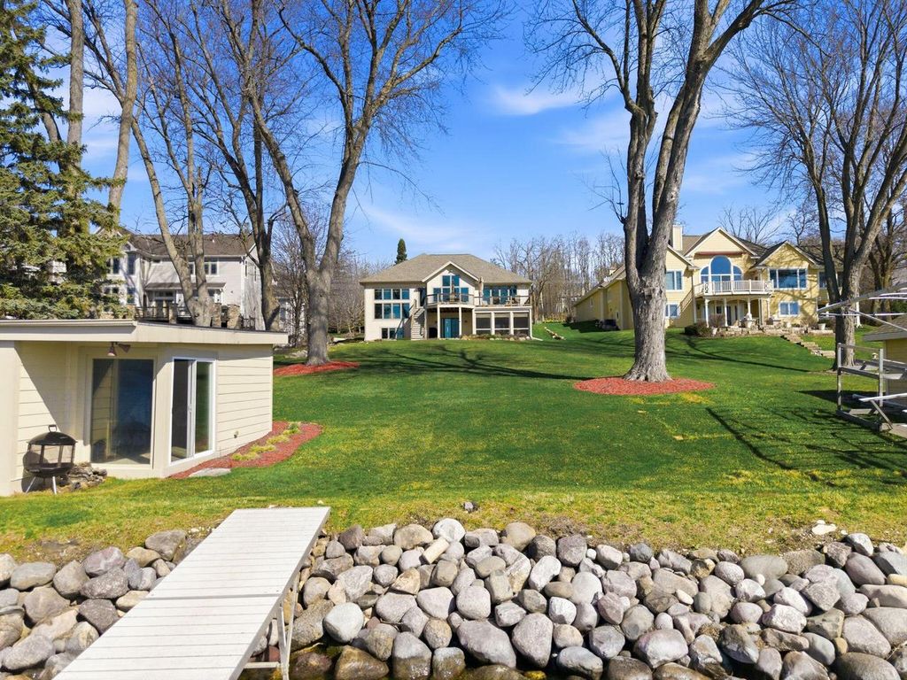 N26W30183 Maple AVENUE, Pewaukee, WI 53072