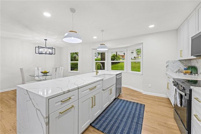 9724 Slater Lane, Overland Park, KS 66212