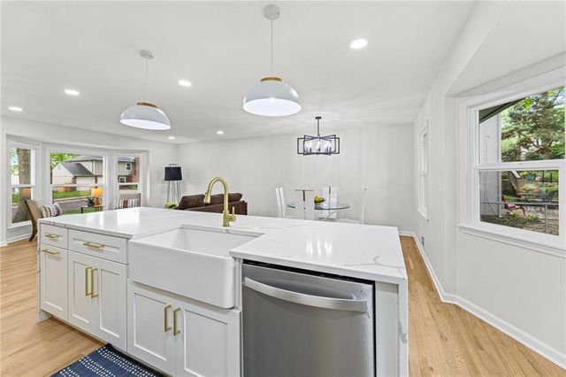 9724 Slater Lane, Overland Park, KS 66212
