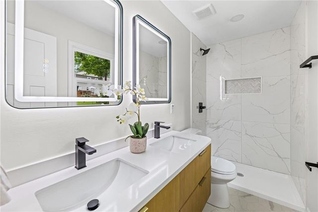 9724 Slater Lane, Overland Park, KS 66212