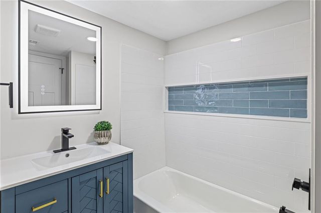 9724 Slater Lane, Overland Park, KS 66212