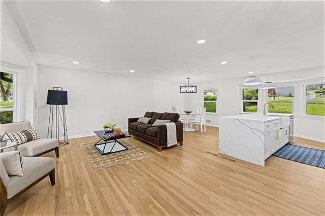 9724 Slater Lane, Overland Park, KS 66212