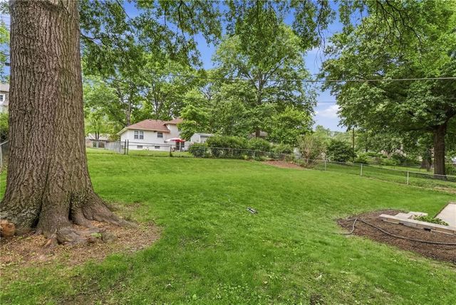 9724 Slater Lane, Overland Park, KS 66212
