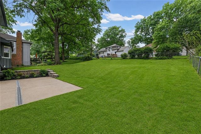 9724 Slater Lane, Overland Park, KS 66212