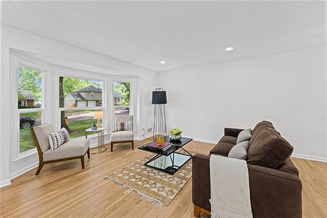 9724 Slater Lane, Overland Park, KS 66212