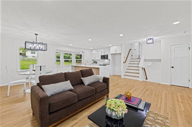 9724 Slater Lane, Overland Park, KS 66212