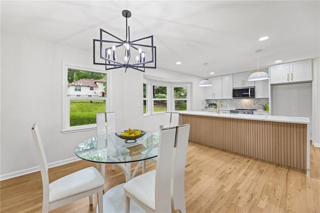 9724 Slater Lane, Overland Park, KS 66212