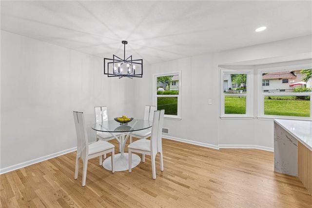 9724 Slater Lane, Overland Park, KS 66212