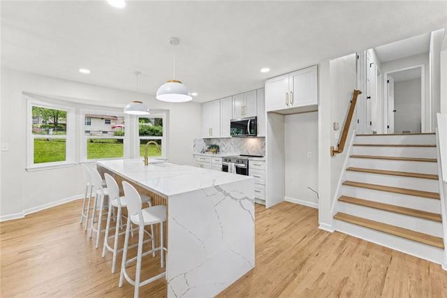 9724 Slater Lane, Overland Park, KS 66212