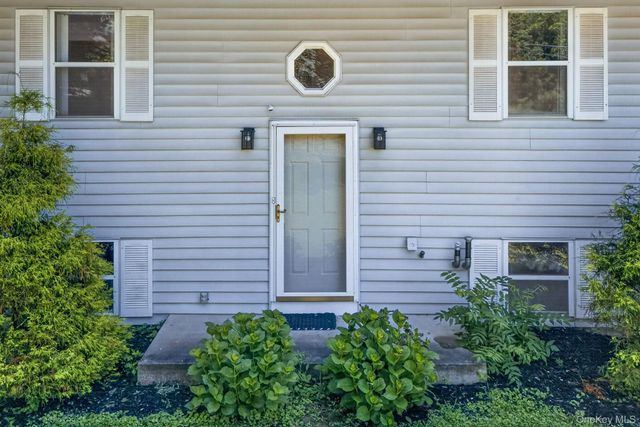 2 Verven Road, Poughkeepsie, NY 12603