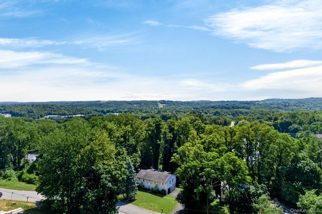 2 Verven Road, Poughkeepsie, NY 12603
