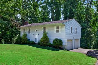 2 Verven Road, Poughkeepsie, NY 12603