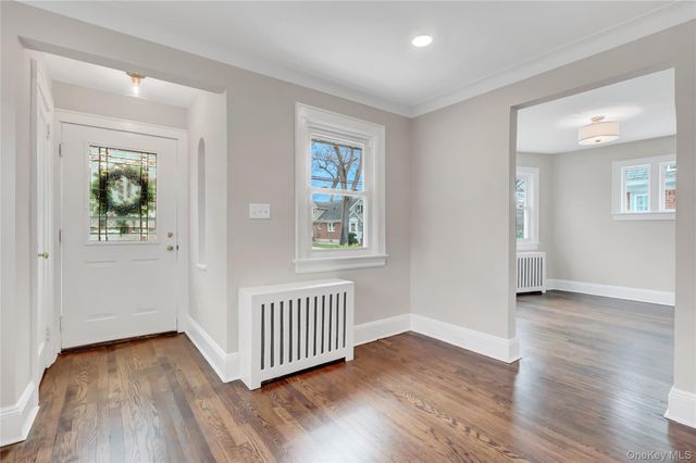 31 Carol Street, Lynbrook, NY 11563