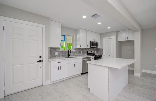 9259 Richland Drive, Houston, TX 77078