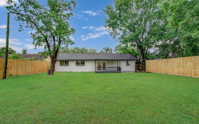 9259 Richland Drive, Houston, TX 77078