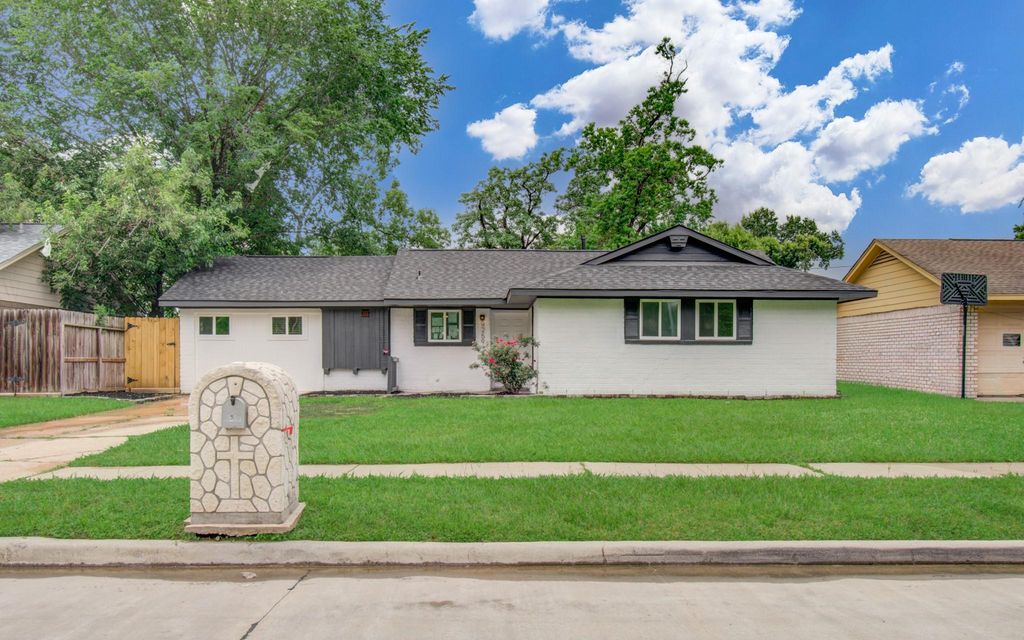 9259 Richland Drive, Houston, TX 77078