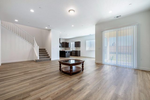 2078 N Laverne Avenue, Fresno, CA 93727