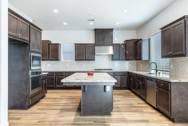 2078 N Laverne Avenue, Fresno, CA 93727