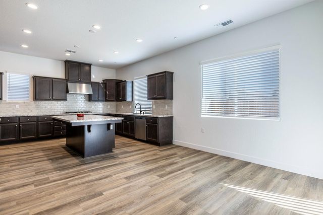 2078 N Laverne Avenue, Fresno, CA 93727