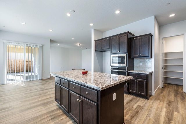 2078 N Laverne Avenue, Fresno, CA 93727