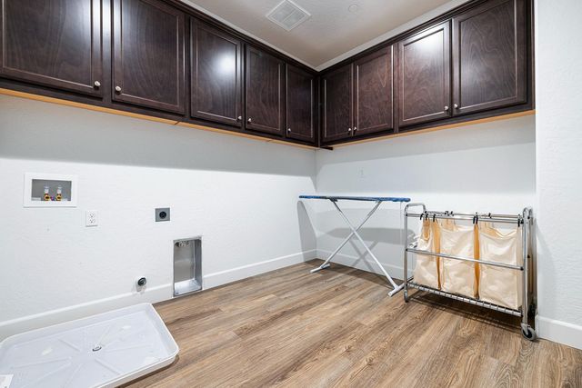 2078 N Laverne Avenue, Fresno, CA 93727