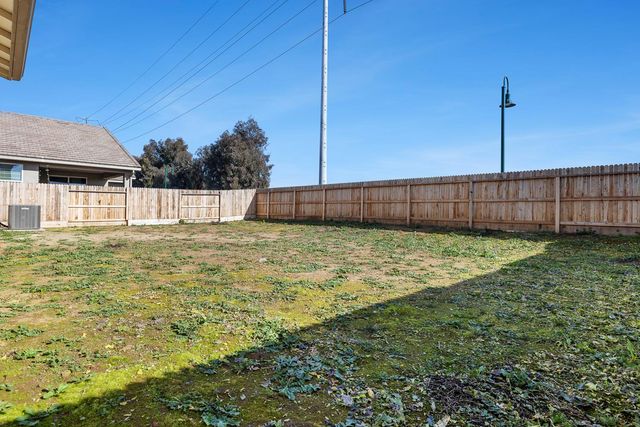 2078 N Laverne Avenue, Fresno, CA 93727