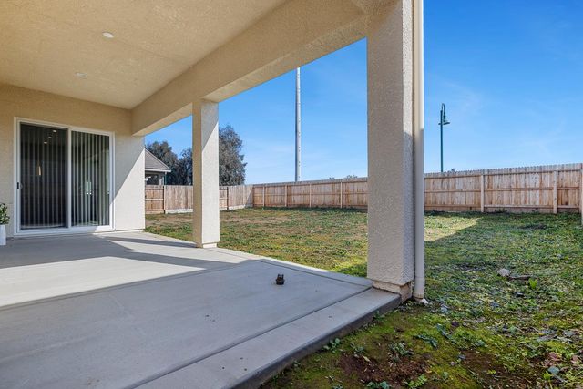 2078 N Laverne Avenue, Fresno, CA 93727