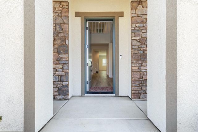 2078 N Laverne Avenue, Fresno, CA 93727