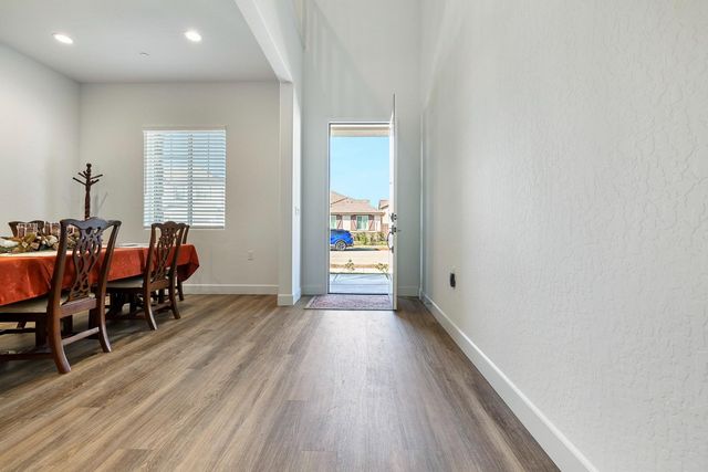 2078 N Laverne Avenue, Fresno, CA 93727