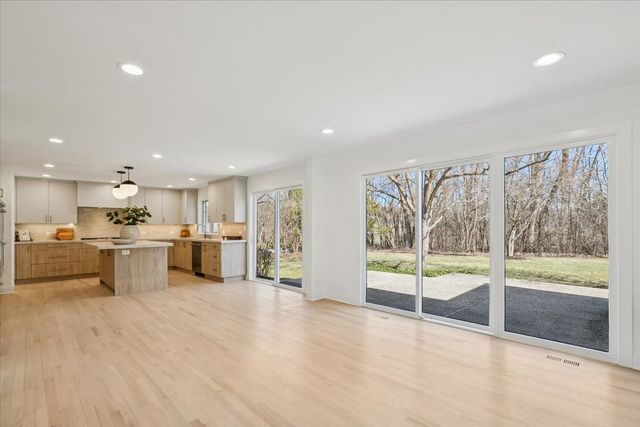 45 E Mallard Lane, Lake Forest, IL 60045