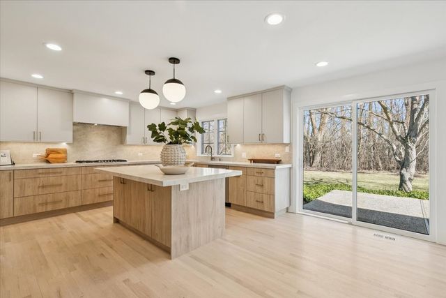 45 E Mallard Lane, Lake Forest, IL 60045