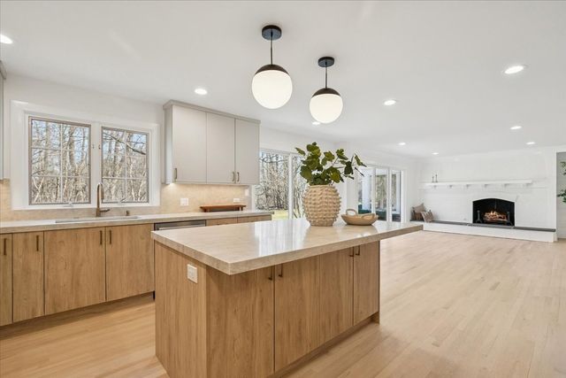 45 E Mallard Lane, Lake Forest, IL 60045